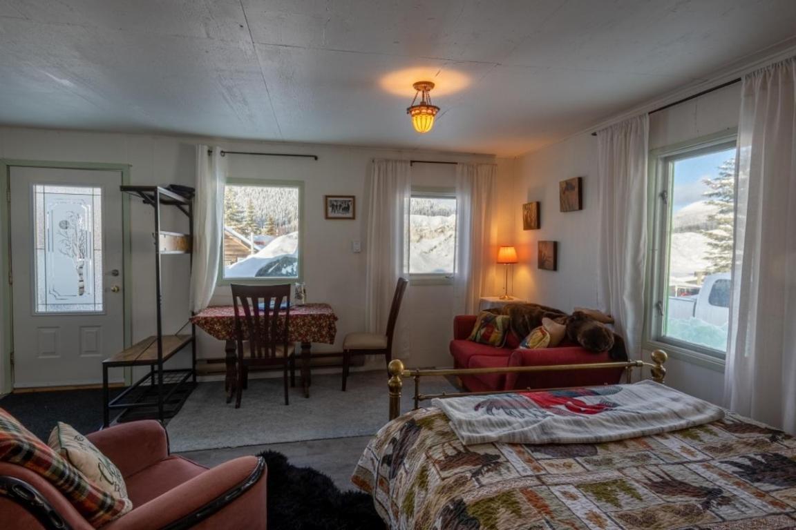 Meadow Suites In Wells Barkerville Eksteriør bilde